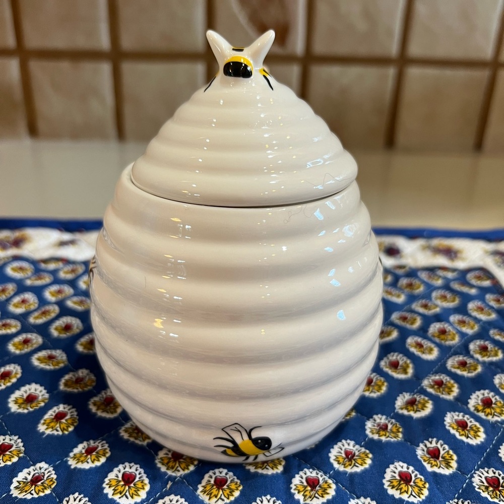 Honey Jar 🍯 Honeycomb Design with Bees